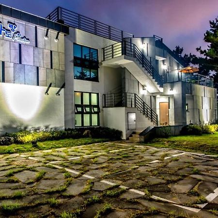 Hostal Sea And Wave Seogwipo Exterior foto