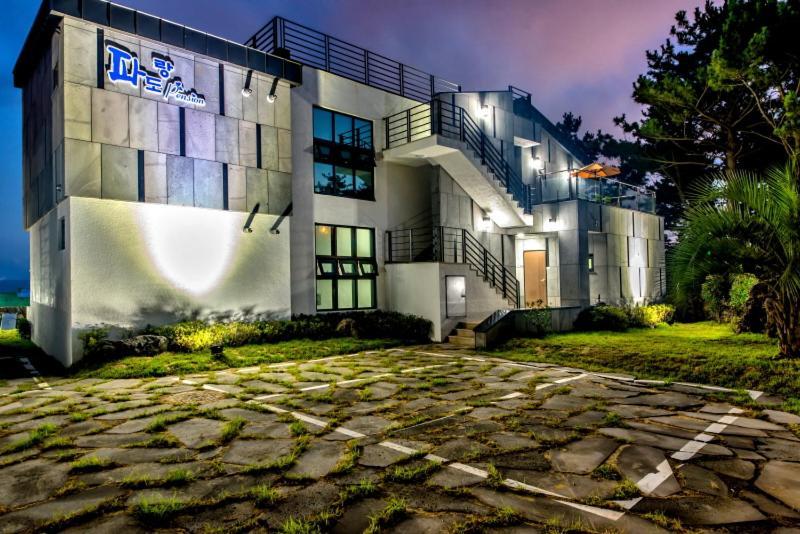 Hostal Sea And Wave Seogwipo Exterior foto