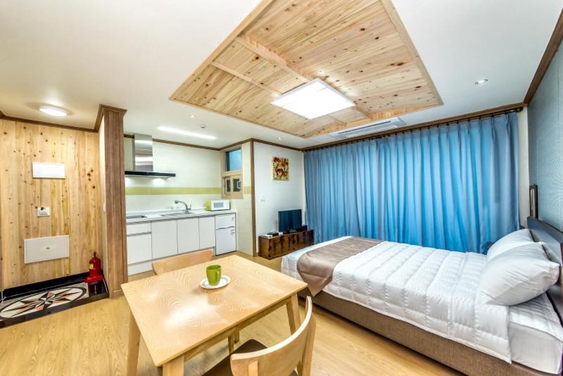 Hostal Sea And Wave Seogwipo Exterior foto