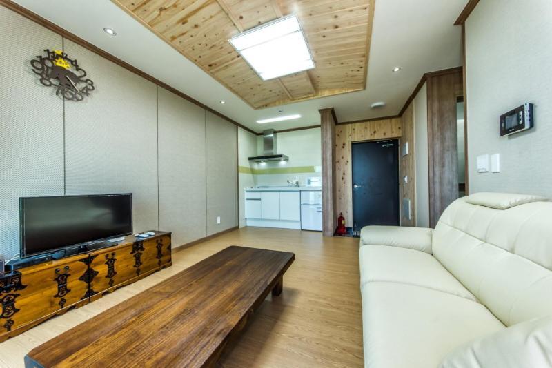 Hostal Sea And Wave Seogwipo Exterior foto